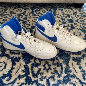 Like new Nike Air sneakers